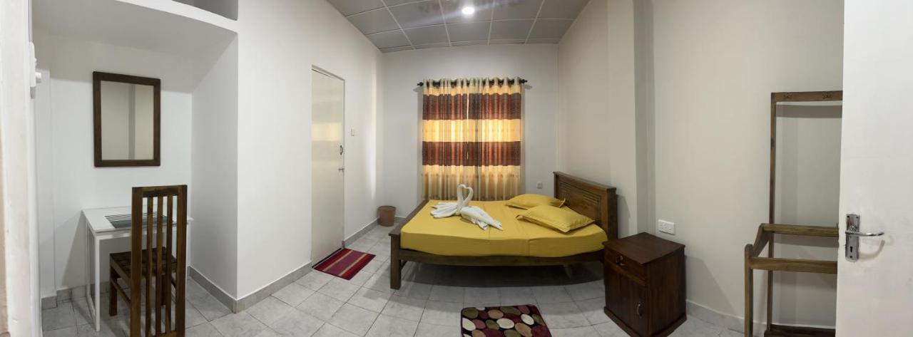 The Lake Round Guest House Kandy Exterior foto