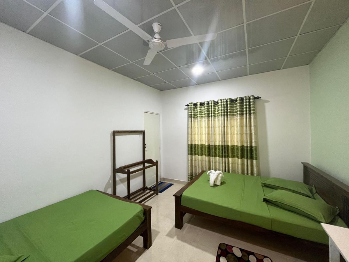 The Lake Round Guest House Kandy Exterior foto